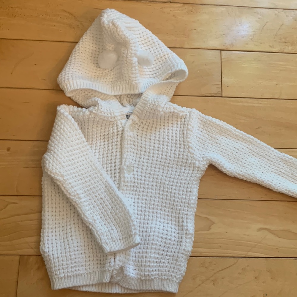 Carter’s bear cardigan sweater, 6 months🤍
